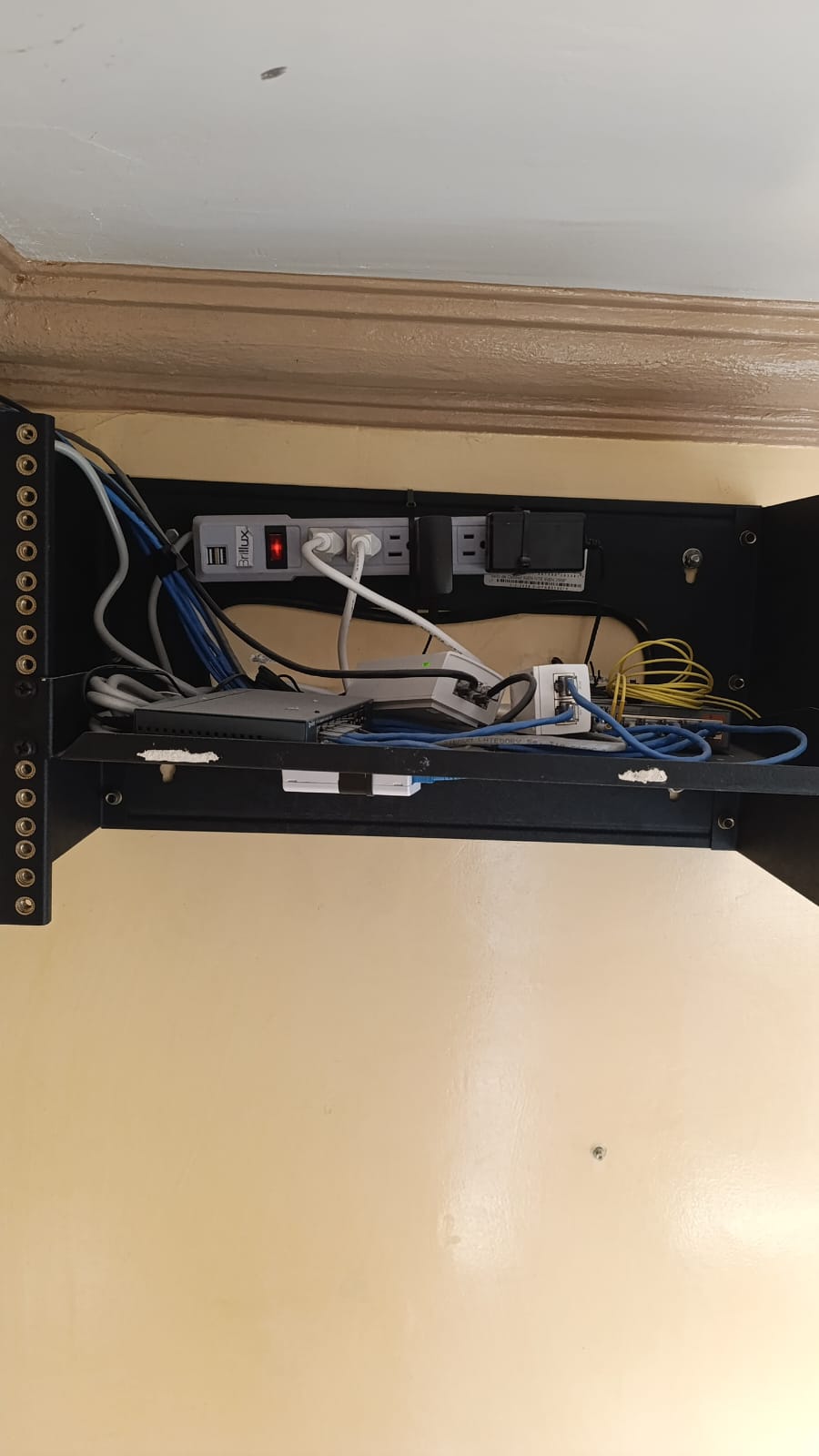 Rack de red y servidores instalado por RPC Soluciones